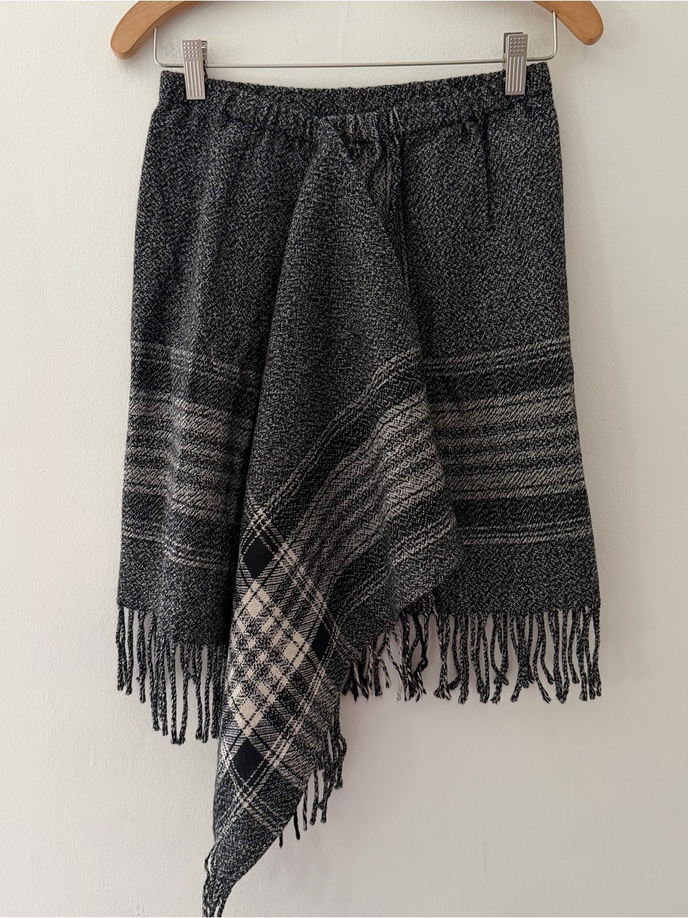 DKNY Vintage Skirt Wool Plaid Asymmetric Wrap Gray Size 8 Countryside Old Money